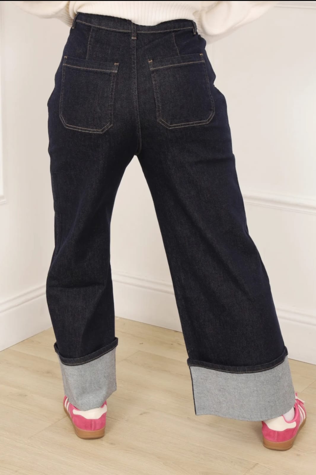 Jean large retroussé brut