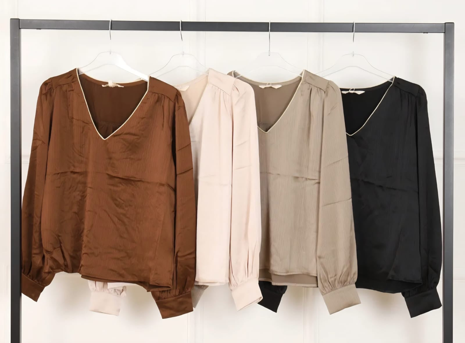 Blouse satinée col V