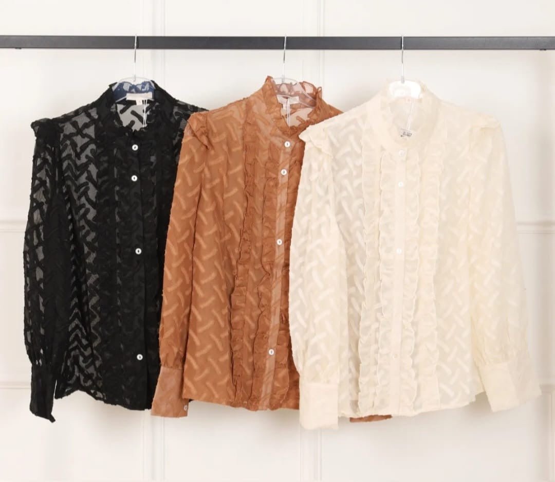 Blouse à volants chic - Art et Tradition