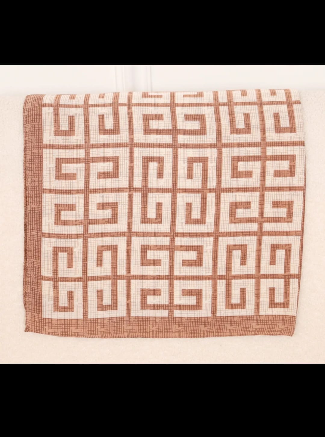 Foulard Carré Satin Imprimé 100% Polyester - Art et Tradition