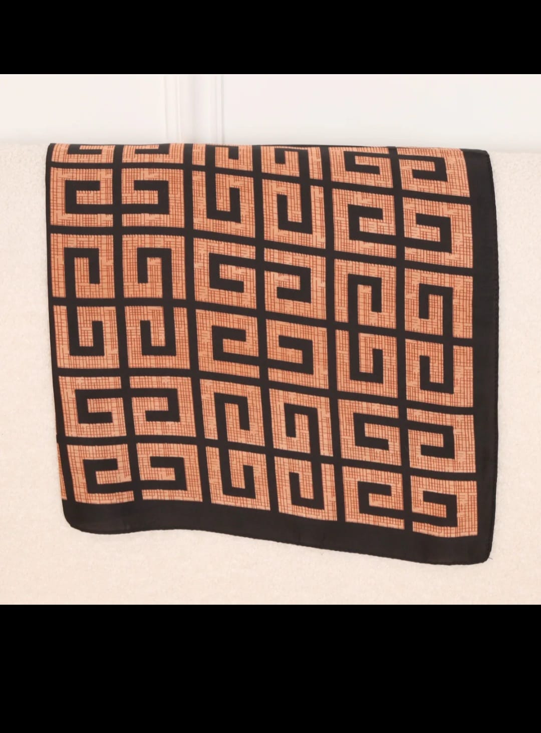 Foulard Carré Satin Imprimé 100% Polyester - Art et Tradition